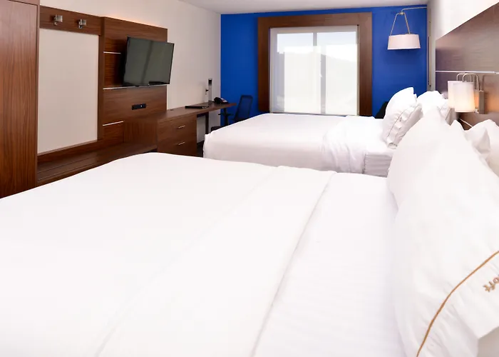Jacuzzi hotel: Holiday Inn Express Hotel & Suites Urbana-Champaign-U Of I Area By Ihg
